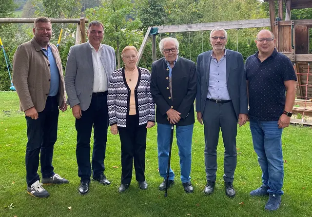 v.l.: gGR Harald Halbmayr, Bürgermeister Thomas Raidl, Maria Laßnig, Paul Sandner, Wolfgang Laßnig und gGR Harald Matzinger.
 | Foto: Marktgemeinde Sonntagberg