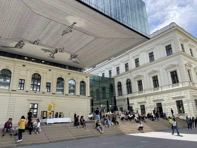 Semesterstart: Am Campus der Uni Graz, genauso wie in Leoben und Kapfenberg hört man nicht nur steirischen Dialekt und Hochdeutsch – sondern auch Englisch, Bosnisch, Arabisch, Chinesisch oder Hindi. | Foto: MeinBezirk/Unterholzer