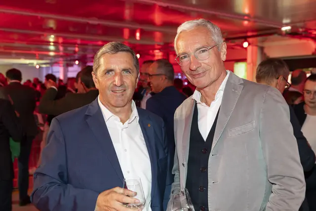 Auch bei der Eröffnungsfeier ebenfalls mit dabei: Georg Imlauer vom Hotel Imlauer (links) mit Moderator Rainer Pariasek. | Foto: Andreas Kolarik, für Transgourmet Österreich