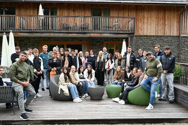 Bei den Lerchpeunt-Chalets | Foto: Landesberufsschule Tamsweg