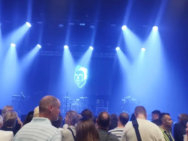 Roul Starka über Holly Johnson in St. Pölten. | Foto: Roul Stark