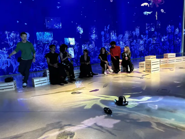 Die Künstler präsentierten bei einem Presse-Rundgang die faszinierende Ausstellung.  | Foto: Tanja Handlfinger