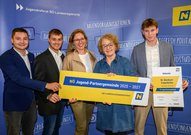 St. Bernhard-Frauenhofen: (v.l.n.r.): Luca Beinrücker, GR Stefan Ederer, BGM Gabriele Kernstock, , Jugend-Landesrätin Christiane Teschl-Hofmeister, JGR Max Gschwandtner | Foto: NLK Burchhart