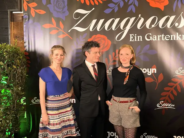 Tragen den Film mit großem Bravour: Hilde Dalik, Manuel Rubey und Julia Koch (v.l.).  | Foto: Lisa Stöckl