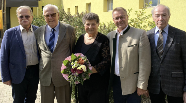 v.l. Vzbgm.Josef Höller, Josef Seli,  Hildegard Seli, Bgm. Helmut Arzt, Obm.Franz Czerny | Foto: Prinzendorf