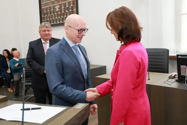 Wolfgang Fürweger ist Soziallandesrat. Im Bild: Landeshauptfrau Karoline Edtstadler und Wolfgang Fürweger. | Foto: Land Salzburg / Franz Neumayr