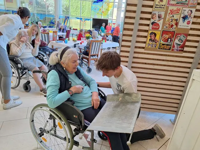 Gemeinsam wurden Erinnerungen an früher besprochen.