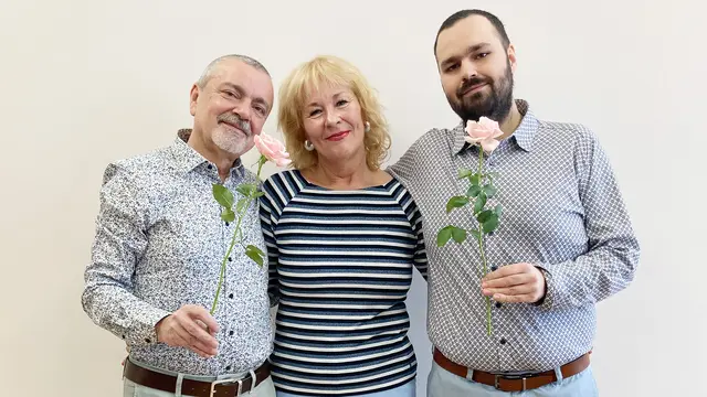 Dagmar Mikesova mit ihrem Ehemann und Sohn – gemeinsam verlor die Familie beeindruckende 79 Kilo mit easylife.