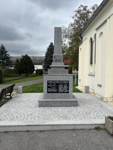 Der Obelisk des Denkmals erhielt einen neuen Sockel. | Foto: Elisabeth Kloiber