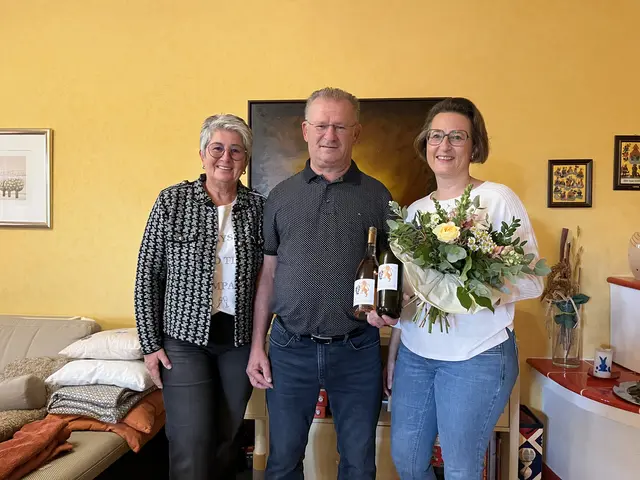 Bürgermeisterin Ulrike Kitzinger mit Gerhard und Christine Krail. | Foto: Gemeinde Sigleß