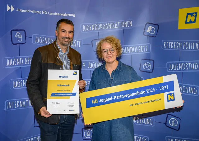 Röhrenbach: (v.l.n.r.): BGM Herbert Gallée, Jugend-Landesrätin Christiane Teschl-Hofmeister | Foto: NLK Burchhart