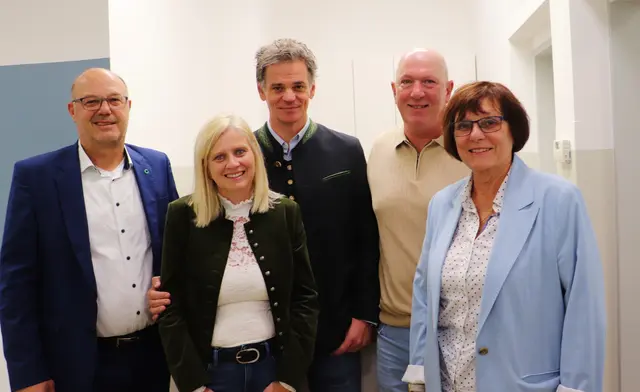 Josef Harb, Kerstin und Peter Jörgl, Günther Kumpitsch und Monika Hubmann bei der Eröffnung der Kassenordination in Hitzendorf. | Foto: Edith Ertl