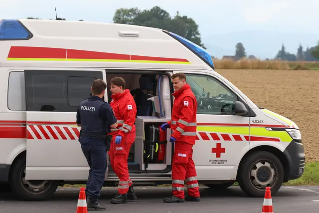Auf der Großendorfer Straße im Gemeindegebiet von Eberstalzell stoßen am Mittwochnachmittag ein blauer Skoda und ein schwarzer VW in einer Kreuzung zusammen. | Foto: laumat.at