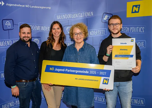 Altenburg: (v.l.n.r.): GR Dominik Angelmayr, JGR Lara Gererstorfer, Jugend-Landesrätin Christiane Teschl-Hofmeister, Hannes Reichenvater | Foto: NLK Burchhart