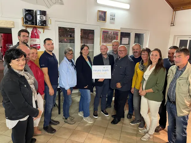 Der neue VP-Gemeindeparteivorstand: Brigitta Kainz, Walter Haidl, Bianca Fraißl, Stefan Sommer, Matthias Winkelbauer, Edeltraud Höher, Verena Sommer, Sebastian Sagaster, Ludwig Röschl, Manfred Wühl, Franz Perzi, Eveline Königshofer, Viktoria Hutter und Karl Fraisl | Foto: VPNÖ