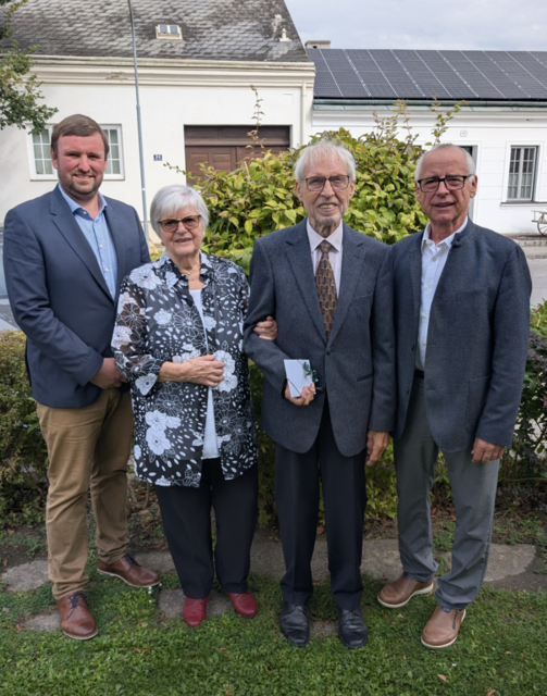 v.L. Vizebgm. Josef Breuer, Waltraud Gruber, Dipl. Ing. Gerhard Gruber, Bgm. Roman Sigmund | Foto: Großgemeinde Haringsee