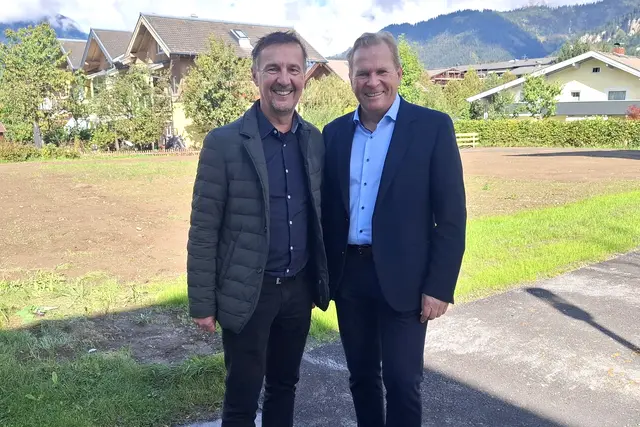 Vlnr.: Landesrat Martin Zauner (FPÖ) und Saalfeldens Bürgermeister Erich Rohrmoser (SPÖ). | Foto: Land Salzburg/Büro Zauner