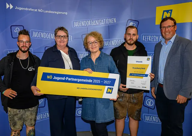 Rosenburg-Mold: (v.l.n.r.): Simon Schneider, VBGM Anita Mailer, Jugend-Landesrätin Christiane Teschl-Hofmeister, Manuel Lehner, GR Anton Nichtawitz | Foto: NLK Burchhart