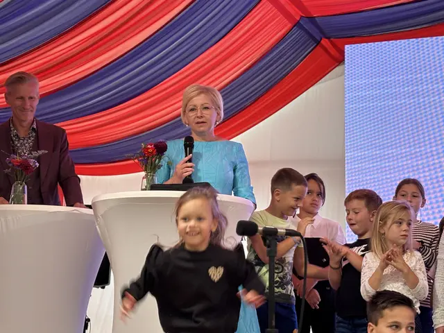 Geschäftsführerin Michaela Krenn umringt von den Kindern der Volksschule Bad Radkersburg | Foto: MeinBezirk/Gerda Sammer-Schmidt