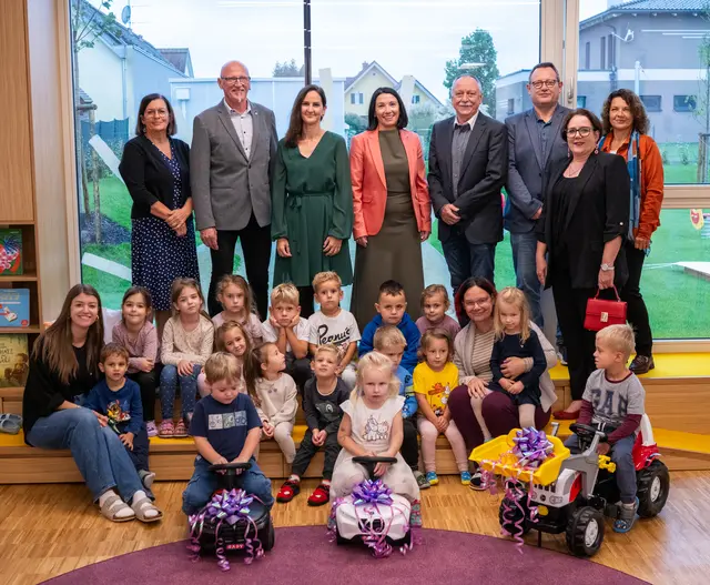 Bürgermeisterin Tanja Fauland-Gratz und die Gemeindevorstände eröffneten den Zubau der Kinderkrippe Regenbogen feierlich. | Foto: photoworkers.at