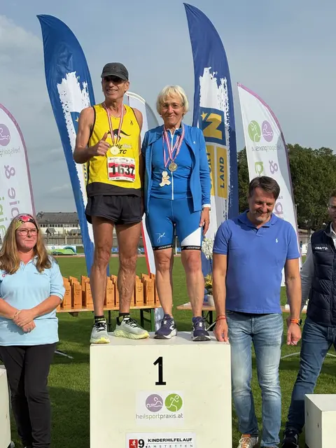 Anneliese Wilhelm hat das Podium gepachtet. | Foto: Wilhelm