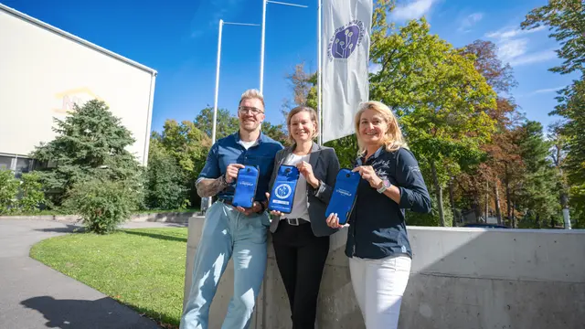 Krystian Fudali (Topgolf), Draxler Christiane (Direktorin), Ortner Bianca (Obfrau Elternverein). | Foto: Christoph Schindelar