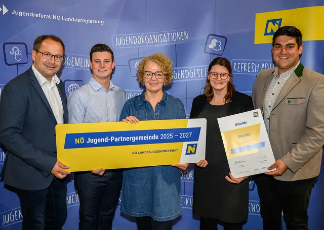 Röschitz: (v.l.n.r.): BGM Christian Krottendorfer, Johannes Kölbl, Jugend-Landesrätin Christiane Teschl-Hofmeister, GR Daniela Kaltenböck, GR Florian Weinkopf | Foto: NLK Burchhart