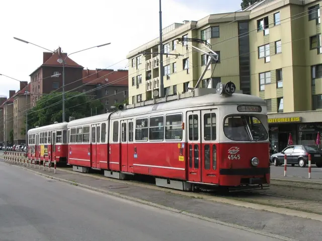 E1-c3 Nr. 4545-1109 auf der Stadion-Linie 45 in der Engerthstraße am 13.6.2004. (Archiv) | Foto: Stadtverkehr-Austria-Wiki/Rolmaster 