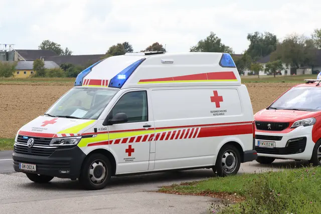 Auf der Großendorfer Straße im Gemeindegebiet von Eberstalzell stoßen am Mittwochnachmittag ein blauer Skoda und ein schwarzer VW in einer Kreuzung zusammen. | Foto: laumat.at