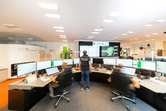 Die Landeswarnzentrale ist Dreh- und Angelpunkt: Hier erfolgt auch die Auslösung der AT-Alert-Warnungen. | Foto: Land Steiermark