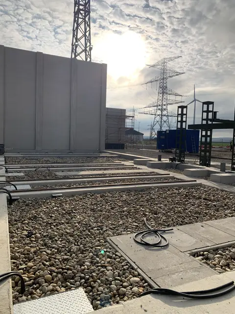 Das leere Trafo-Fundament | Foto: Mara Schwarz-Mitrovic