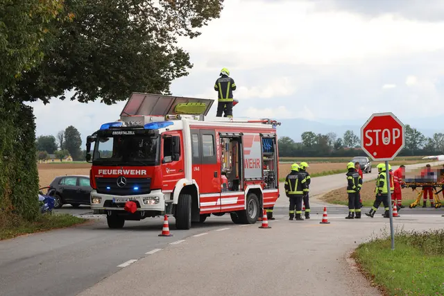 Auf der Großendorfer Straße im Gemeindegebiet von Eberstalzell stoßen am Mittwochnachmittag ein blauer Skoda und ein schwarzer VW in einer Kreuzung zusammen. | Foto: laumat.at