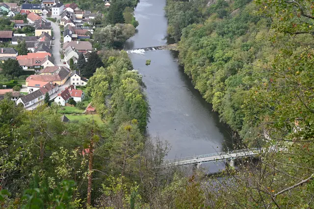 Thayabrücke , rechts Tschechien