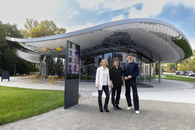 Gaia Novarino, Stephanie Kneissl und Christian Bertsch führten vorab durch das neue VISTA Science Experience Center.  | Foto: eSeL.at - Lorenz Seidler
