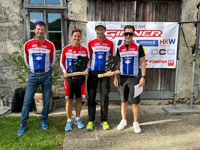 v.l.: Obmann Herbert Lettner, Vereinsmeisterin Susi Stütz, Vereinsmeister Andreas Bauer und Obmann Stellvertreter Ferdinand Hager. | Foto: Bike Team Ginner