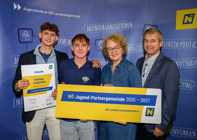 Straning-Grafenberg: (v.l.n.r.): Franz Lang, Lion Pfabigan, Jugend-Landesrätin Christiane Teschl-Hofmeister, BGM Andreas Fleischl | Foto: NLK Burchhart