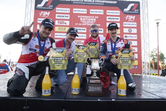 Das Team Österreich fährt in Tschechien einen historischen Sieg ein. Rechts im Bild: der Ranshofner Lukas Höllbacher. | Foto: Davide Messora