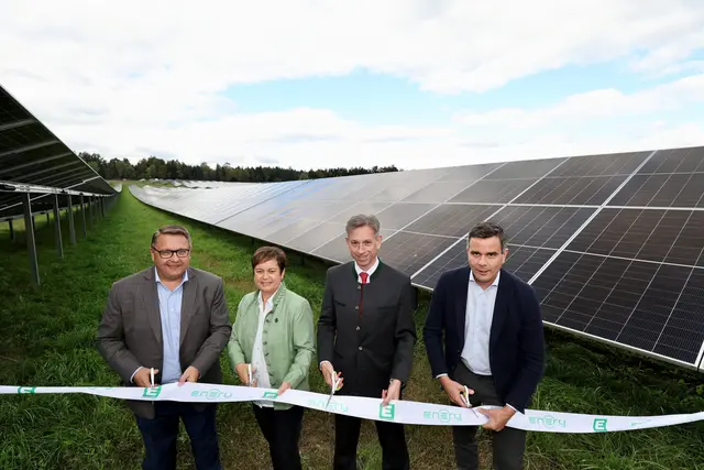 Feierliche Eröffnung: Martin Graf (Vorstand Energie Steiermark), Bürgermeisterin Waltraud Walch, Werner Ressi (Vorstand Energie Steiermark) sowie Richard König (CEO Enery) | Foto: Energie Steiermark