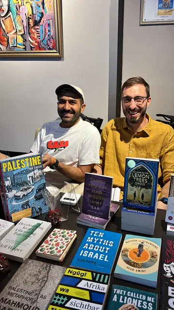 Bei "bibliobox" finden sich Bücher zu den unterschiedlichsten Themen. Wichtig ist ihnen auch der Austausch über Dinge, die im übrigen Diskurs untergehen. | Foto: Arwa Elabd