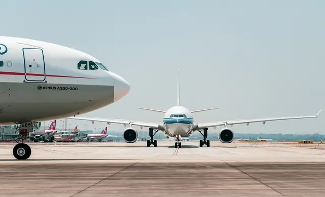 Wer eine Stunde oder länger auf seinen Flug wartet, kann eine Entschädigungszahlung der Airline geltend machen. Allerdings gilt es einige Ausnahmen zu beachten. | Foto: Pixabay