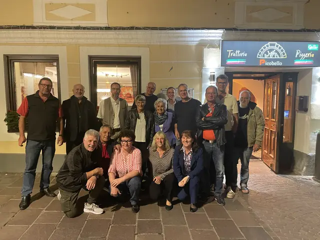 Zu einem geselligen Abend trafen sich die ehemaligen Klassenkameraden. Vor 50 Jahren beendeten sie die gemeinsame Volksschulzeit. | Foto: Privat