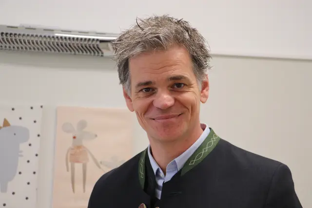 Vor Jahren als Wahlarzt im ehemaligen Gemeindeamt Eisbach und in der Rehaklinik Judendorf tätig, wechselte Dr. Peter Jörgl nach Leoben. Jetzt kam der gebürtige Judendorfer zurück in die Region und übernimmt als Kassenarzt die Stelle als Allgemeinmediziner und Kinderarzt in Hitzendorf.  | Foto: Edith Ertl