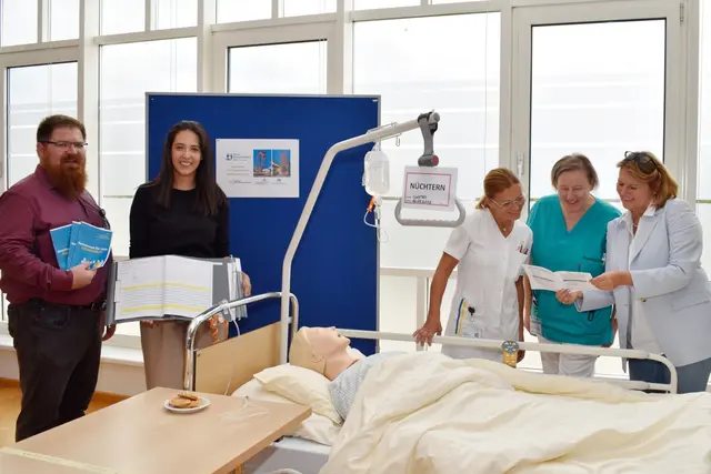 „Never Events“ in Hollabrunn im Fokus: v.l.n.r. Qualitätsmanager Emanuel Gstaltmeyr, Risikomanagerin Dejana Zaric, Martina Dabergerova, Stationsleitung Eva Schlögelbauer und Pflegedirektorin Silvia Hickelsberger.  | Foto: Landesklinikum Hollabrunn