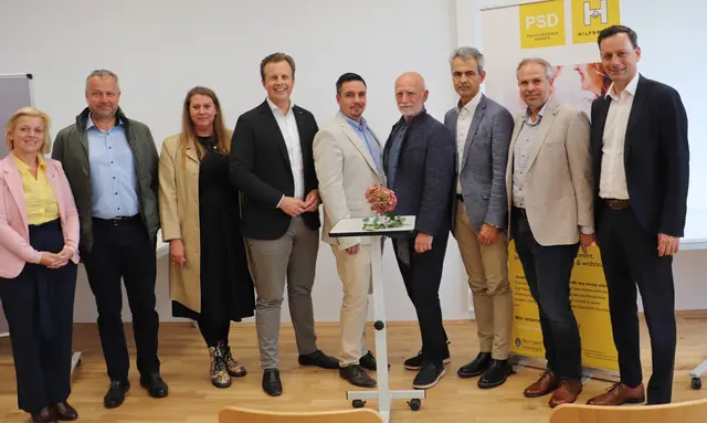 v.l.: Kalsdorfs Vzbgm. Sabine Jakubzig, Bgm. Robert Tulnik/Fernitz-Mellach, Leiterin der Beratungsstelle Ulrike Jury, LR Karlheinz Kornhäusl, PSD-Leiter Alex Peters, Hilfswerk Steiermark-GF Gerald Mussnig, Hausmannstättens Vzbgm. Laurent Kolly und Robert Molinar, NAbg. Ernst Gödl | Foto: Edith Ertl