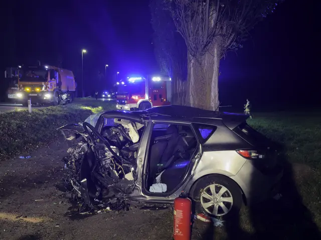 Schwerer Verkehrsunfall auf der Tiroler Bundesstraße bei Telfs: Ein Lenker kam ums Leben, ein weiterer wurde schwer verletzt. | Foto: zeitungsfoto.at
