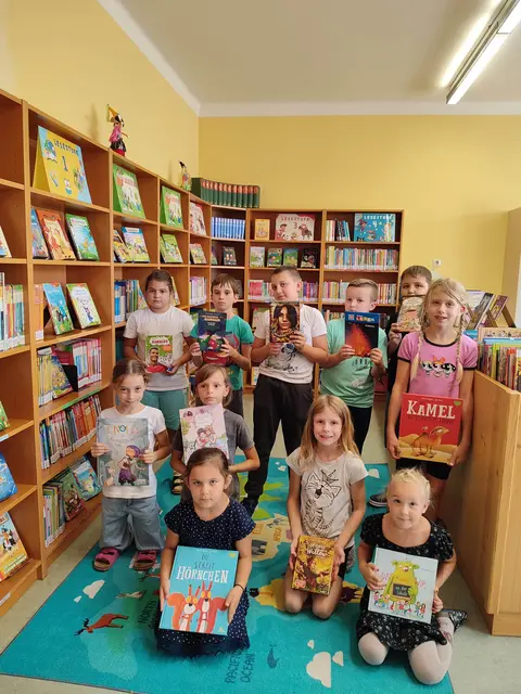 Bravo: Mit einer Spende für den Ankauf aktueller Kinderbücher setzt der Elternverein der Volksschule Deutschlandsberg ein Zeichen für mehr Lesefreude unter den Kindern. | Foto: Elternverein Deutschlandsberg