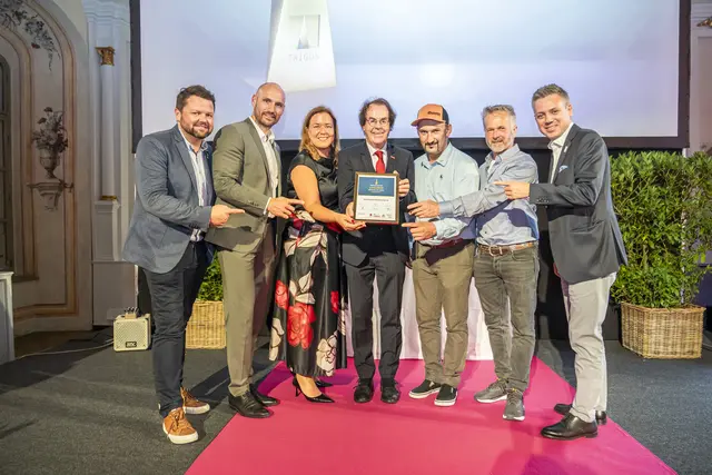 Christoph Gassner/Gassner Entsorgung (li) Manuel Hirner/Bergbahnen Saalbach-Hinterglemm; Martina Kornthaler und Hans Roth/Saubermacher; Murat Yüksel und Manfred Schwab/Gassner Entsorgung sowie Florian Phleps/Österreichischer Ski Verband bei der TRIGOS-Verleihung | Foto: Fischer