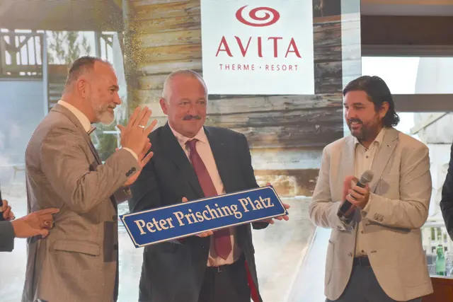 Peter Prisching wurde mit seinem eigenen "Platz in Bad Tatzmannsdorf" überrascht. | Foto: Michael Strini