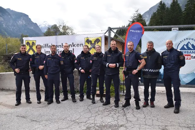 Ein Teil des Teams der PI Steinach-Wipptal, die die Aktion "Bleib sauber – Jugend OK" hauptsächlich durchgeführt haben. | Foto: Kainz