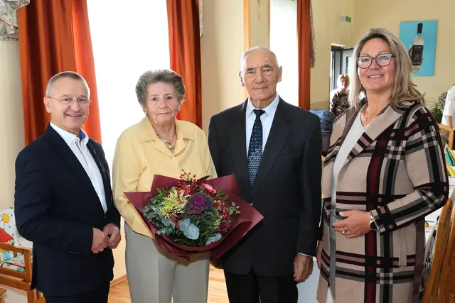 Vize-Bgm. Eduard Sanda, Barbara und Anton Scharrer, GR Sylvia Aichinger
 | Foto: Marktgemeinde Michelhausen